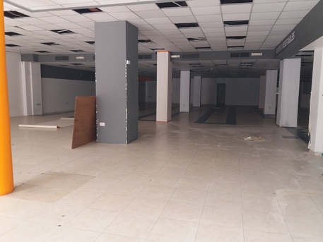 Hoora, Shops, BHD 2700,  Showroom Rent 3 Shutter Big 750 Square Miter Arya 2 Bath In-(((Hoora)))