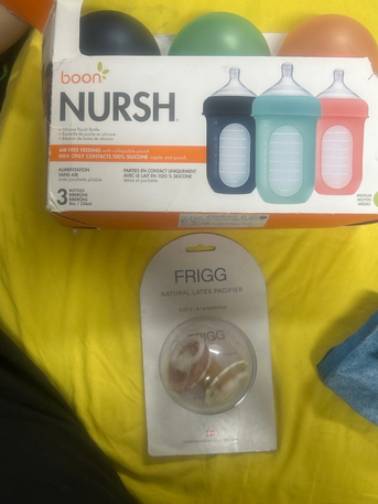 Riyadh, Baby & Kid Stuff, SAR 75,  Boon Nursh Feedind Sett Silicon Pouch Bottoes