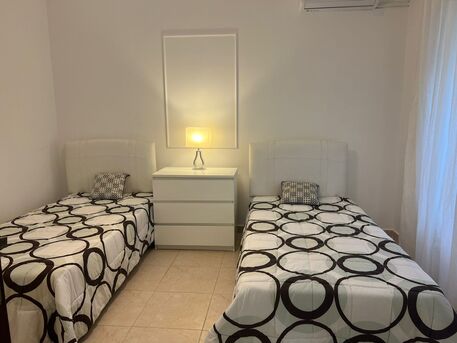 Zahran, Apartments/Houses, JOD 18000/year,  Furnished,  3 BR,  Ground Fully Furinshed 3B Apartment With Baconly And Terrace In 4circle 00962777688956