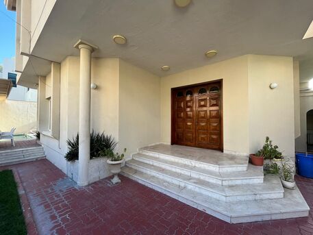 Mahooz, Villas, BHD 850,  450 Sq. Meter,  EXCELLENT 4BHK SEMIFURNISHED  VILLA WITH PRIVATE POOL