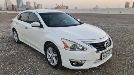 Juffair, Vehicles, Cars & Trucks , BHD 1950,  Nissan Altima,  2015,  Automatic,  91000 KM,    Less Mileage Instalments Option Available