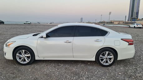 Juffair, Vehicles, Cars & Trucks , BHD 1950,  Nissan Altima,  2015,  Automatic,  91000 KM,    Less Mileage Instalments Option Available