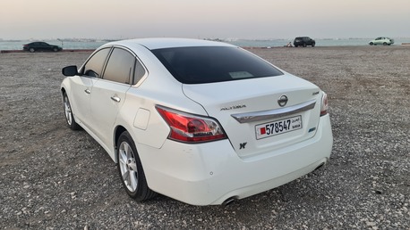 Juffair, Vehicles, Cars & Trucks , BHD 1950,  Nissan Altima,  2015,  Automatic,  91000 KM,    Less Mileage Instalments Option Available