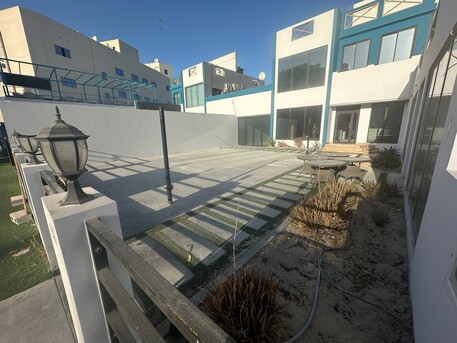 Budaiya, Apartments/Houses, BHD 1600/month,  4 BR,  400 Sq. Meter,  Budaiya/Commical  Villa Forrent  Suitable  For Restaurant  Or Office
