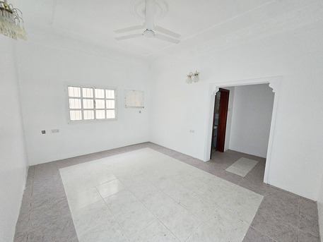 Jid Ali, Apartments/Houses, BHD 160/month,  2 BR,  100 Sq. Meter,  For Rent Grand Floor Apartment With Car Parking In JidAli