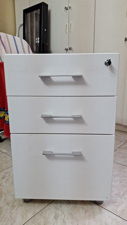 Jeddah, Furniture, SAR 150,  Table +  Drawer