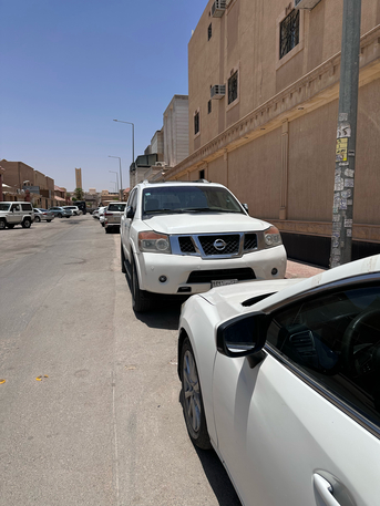 Riyadh, Vehicles, Cars & Trucks , SAR 21000,  Nissan Armada,  2010,  Automatic,  285000 KM,    LE Full Option 4x4