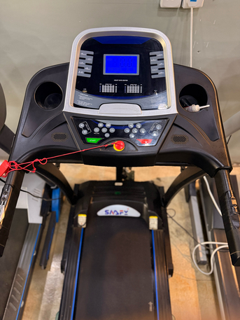 Riyadh, Sporting Goods, SAR 850,  120 KG USED TREADMILL WITH MASSAGER FREE DELIVERY WARRANTY 0537981203