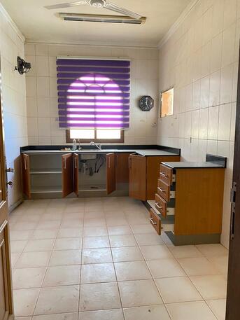 Busaiteen, Apartments/Houses, 3 BR,  Family Flat For Rent In Busaiteen (Block 226)
