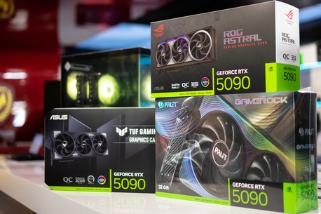 Milan, Computers, EUR 500,  GeForce RTX 5090, RTX 5080, RTX 5070 Ti, RTX 5070, RTX 4090, RTX 4080 Super,  RTX 4080