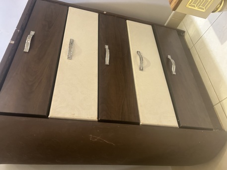 Riyadh, Furniture, SAR 180,  Urgently Selling Chest Of Drawers With 2 Side Tables