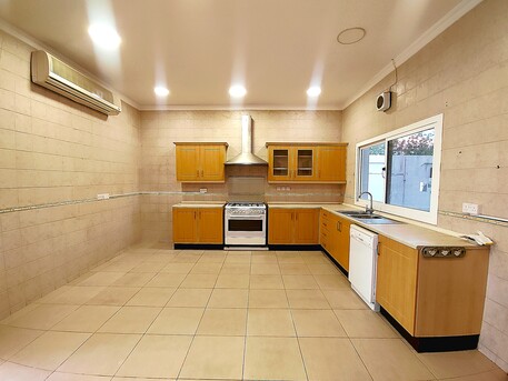 Saar, Villas, BHD 900,  400 Sq. Meter,  Semi Furnished Stand Alone Luxury Villa For Rent In Saar BD.900/-