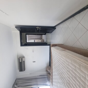Hoora, Apartments/Houses, BHD 250/month,  2 BR,  @1BATHROOM Hall Kitchen Without Electricity Fully Furnished Car Parking