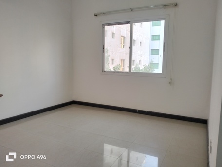 Juffair, Apartments/Houses, BHD 250/month,  2 BR,  60 Sq. Meter,  Semi Furnished 2bhk Flat With Ewa Pool