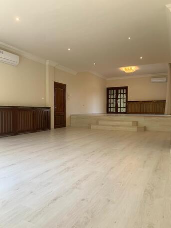 Amman, Apartments/Houses, JOD 24000/year,  4 BR,  Semi Furnished 4B Apart With Baconly And Terrace In 5 Circle 00962777688956