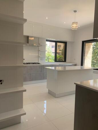 Amman, Apartments/Houses, JOD 24000/year,  4 BR,  Semi Furnished 4B Apart With Baconly And Terrace In 5 Circle 00962777688956