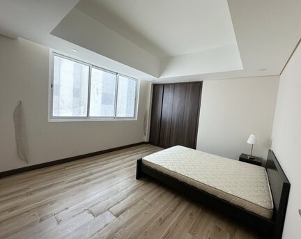 Busaiteen, Apartments/Houses, BHD 450/month,  Furnished,  2 BR,  120 Sq. Meter,  A Luxury Furnished Apartment With A Sea View.