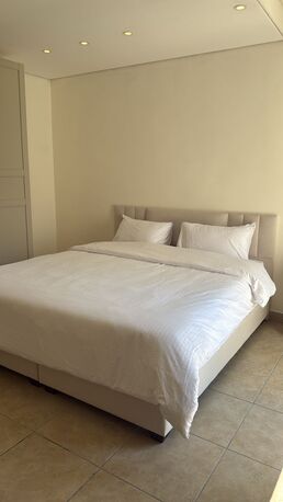 Abdoun, Apartments/Houses, JOD 10000/year,  Furnished,  2 BR,  Fully Furnished 2B Apart With Baconly And Sharing Pool N Abdoun 00962777688956