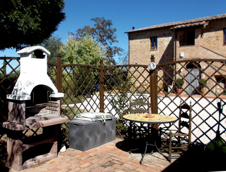 Rome, Real Estate For Sale, EUR 725000,  6 BR,  435 Sq. Meter,  Restored Tuscan Farmhouse With Swimming Pool