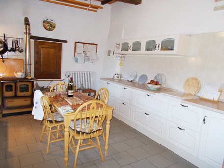 Rome, Real Estate For Sale, EUR 725000,  6 BR,  435 Sq. Meter,  Restored Tuscan Farmhouse With Swimming Pool