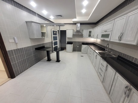 Paris, Apartments/Houses, 575/month,  3 BR,  140 Sq. Meter,  3 Bedroom Apartment For Rent In Jabriya  At 575KD