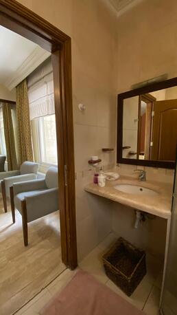 Paris, Apartments/Houses, JD 14/year,  Furnished,  2 BR,  Fully Furnished Apartment For Rent In Shmesani With 2 Bedrooms