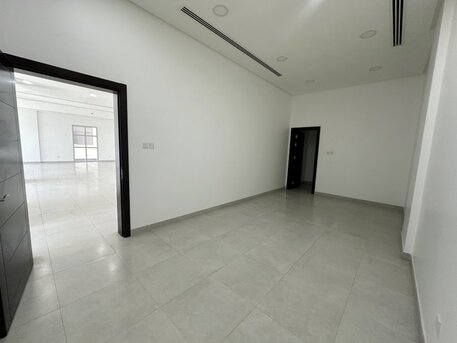 Manama, Offices, BHD 750,  254 Sq. Meter,  Modern Commercial Office For Rent In Muqabah