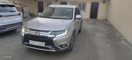 Abha, Vehicles, Cars & Trucks , SAR 45000,  Mitsubishi Outlander,  2019,  Automatic,  150000 KM,    Full Option Key Less Push Button, 7 Seater