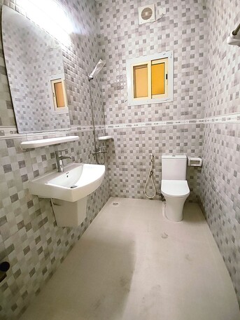 Salmaniya, Apartments/Houses, BHD 230/month,  3 BR,  140 Sq. Meter,  3 BHK Family Apartment For Rent In Burhama BD.230/-