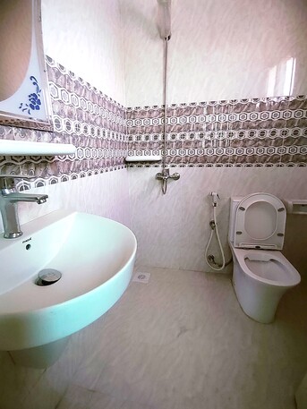 Salmaniya, Apartments/Houses, BHD 230/month,  3 BR,  140 Sq. Meter,  3 BHK Family Apartment For Rent In Burhama BD.230/-