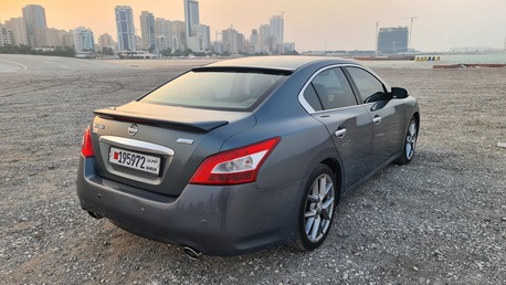 Juffair, Vehicles, Cars & Trucks , BHD 1250,  Nissan Maxima,  2011,  Automatic,  273 KM,   Full Option Instalments Option Available