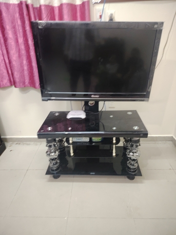 Dammam, Household Items, SAR 430,  HD LED TV With Glass Table And Stand