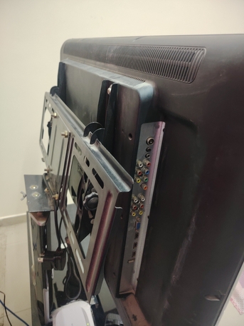 Dammam, Household Items, SAR 430,  HD LED TV With Glass Table And Stand