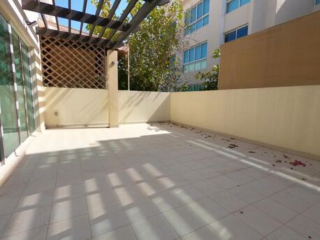 Amwaj Islands, Villas, BHD 750,  300 Sq. Meter,  4 BHK Semi Furnished Villa For Rent In Amwaj Island BD 750/- Inclusive