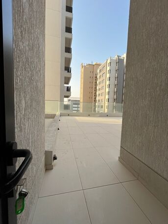 Kuwait City, Apartments/Houses, KWD 530/month,  2 BR,  Modern Apartment With Balcony And Large Roof For Rent