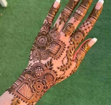Al Rawdah, Beautician, Mehendi Artist