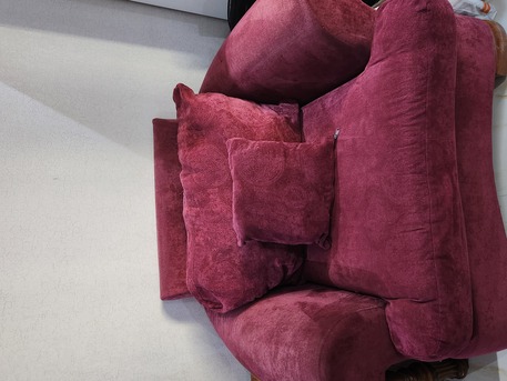 East Riffa, Furniture, BHD 90,  🔴🔴🔴Comfortable And Stylish Sectional Couch With Side Tables With Carpet🔴🔴🔴