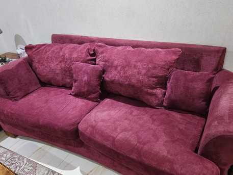 East Riffa, Furniture, BHD 90,  🔴🔴🔴Comfortable And Stylish Sectional Couch With Side Tables With Carpet🔴🔴🔴