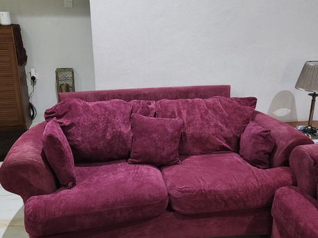 East Riffa, Furniture, BHD 90,  🔴🔴🔴Comfortable And Stylish Sectional Couch With Side Tables With Carpet🔴🔴🔴