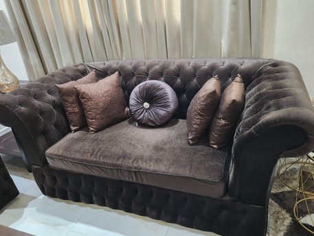 East Riffa, Furniture, BHD 90,  ????????????Complete Living Room Set For Sale - Couches, Tables, And Carpet????????????