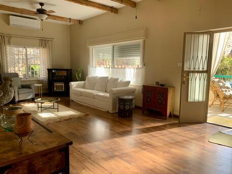 Paris, Apartments/Houses, Jod 13000/year,  Furnished,  2 BR,  Ground Floor Fully Furnished Apartment For Rent In Lweibdeh