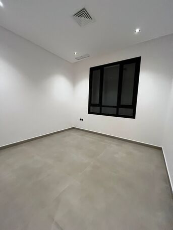 Kuwait City, Apartments/Houses, KWD 1000/month,  4 BR,  Ground Floor For Rent In Rumaithiya First Tenant
