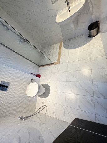 Zinj, Apartments/Houses, BHD 400/month,  Furnished,  2 BR,  All Inclusive Fully Furnished Luxury 2 BHK Flat With Ewa , Parking & Gym @400/BD In Zinj