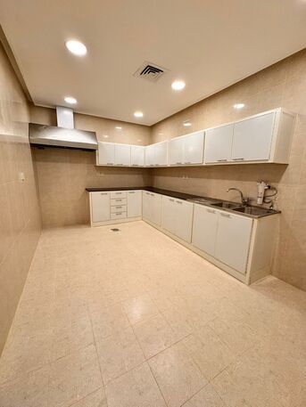 Kuwait City, Apartments/Houses, KWD 800/month,  4 BR,  Luxurious Floor For Rent In Jabriya