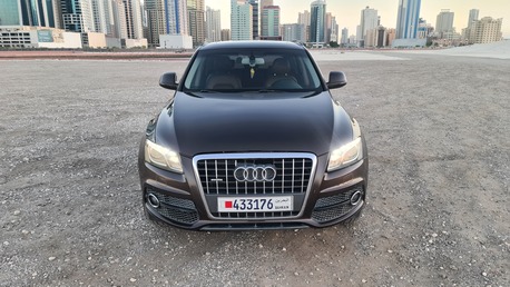 Juffair, Vehicles, Cars & Trucks , BHD 1950,  Audi Q5,  2012,  Automatic,  174000 KM,   Full Option Panorama Roof Perfect Condition