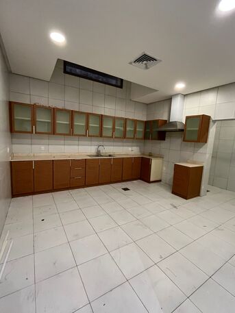Kuwait City, Apartments/Houses, KWD 800/month,  4 BR,  Basement Floor For Rent In Al-Fintas