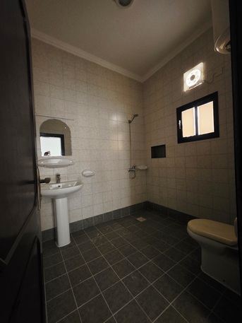 Muharraq, Apartments/Houses, BHD 170/month,  2 BR,  -Very Neet & Clean UN Furnished Spacious 2 BHK Family Flat Without Ewa @170/BD In Muharraq