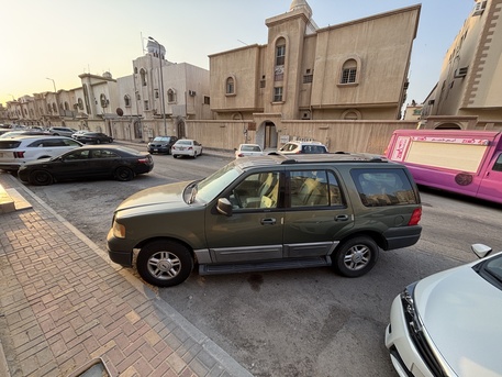 Jubail, Vehicles, Cars & Trucks , SAR 9900,  Ford Expedition XLT,  2004,  Automatic,  420000 KM,  FORD EXPEDITION Metallic Green Color In Good Condition - No Major Issue