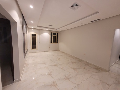 Paris, Apartments, Flats, Houses & Villas, KD 700/month,  4 BR,  180 Sq. Meter,  4 Bedroom Flat For Rent In Surra At 700KD