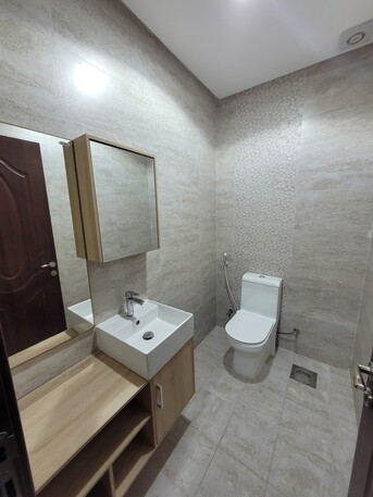 Paris, Apartments, Flats, Houses & Villas, KD 700/month,  4 BR,  180 Sq. Meter,  4 Bedroom Flat For Rent In Surra At 700KD